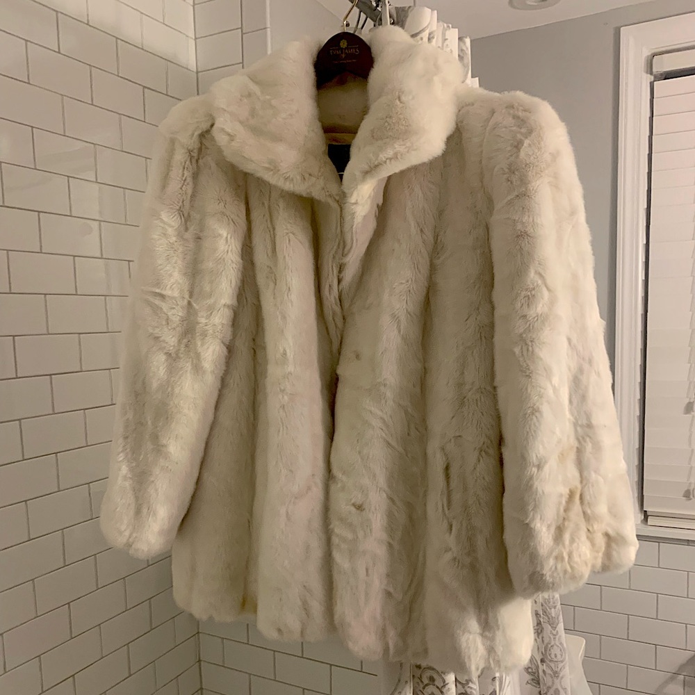 White Faux Fur Coat, Well Insulated, Shoulder Pads, Vintage.